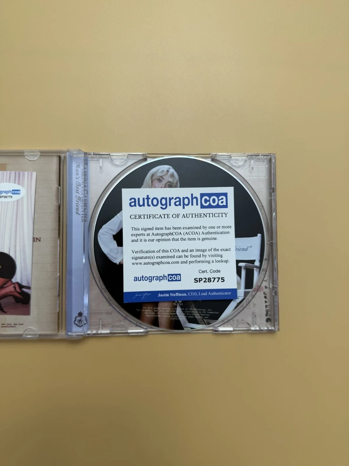 Sabrina Carpenter SIGNED Man’s Best Friend CD ACOA Auth SP28775, image 3