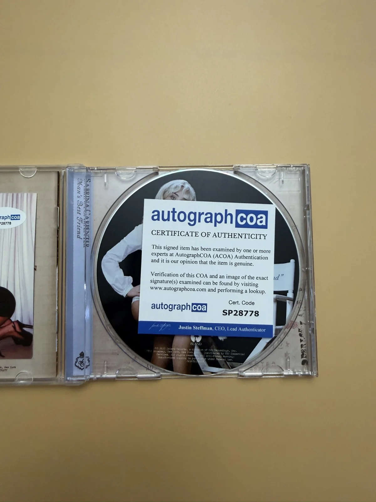 SIGNED Sabrina Carpenter Man’s Best Friend CD Album Autograph SP28778, изображение 3