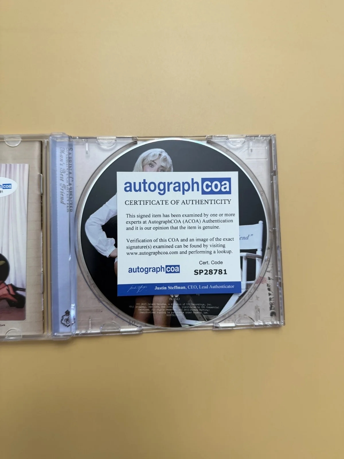 Sabrina Carpenter SIGNED Man’s Best Friend Autograph CD SP28781, image 3