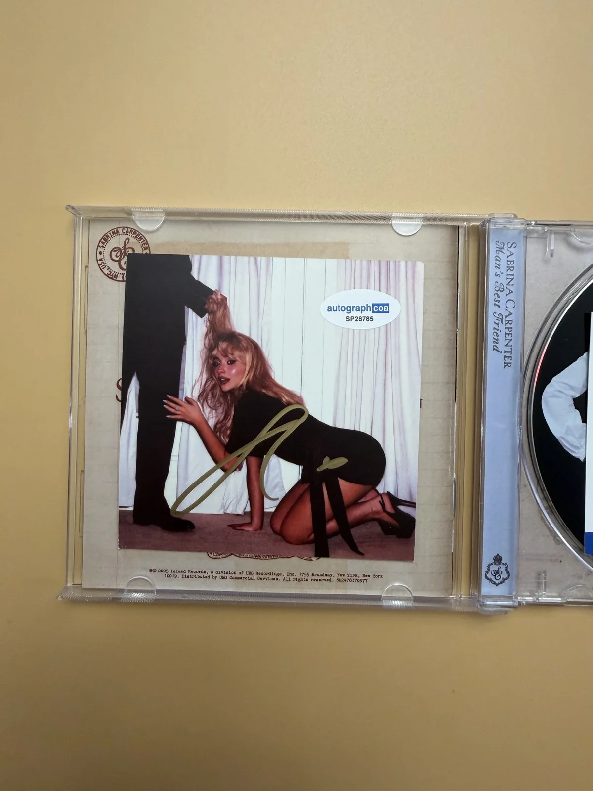 Sabrina Carpenter SIGNED Autographed Man’s Best Friend CD ACOA SP28785, image 2