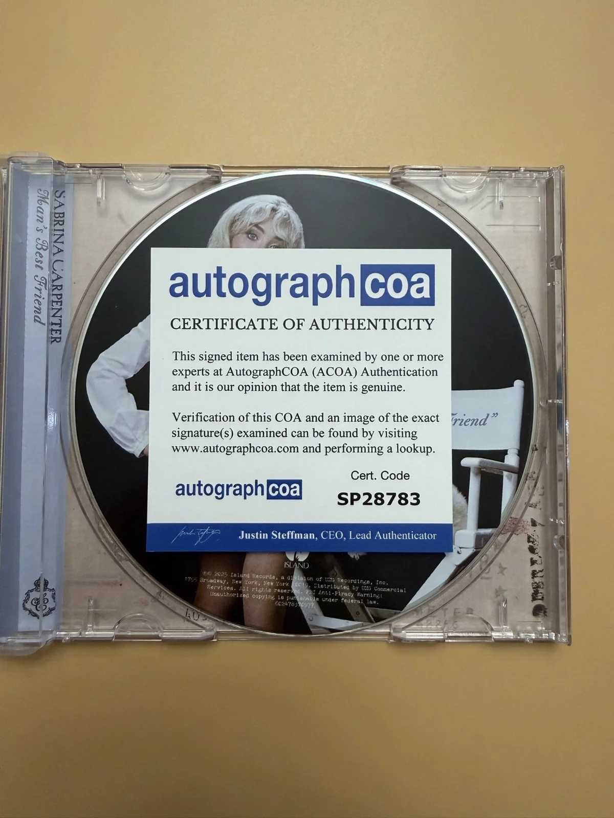 Sabrina Carpenter SIGNED CD Autograph Man’s Best Friend ACOA SP28783, изображение 3