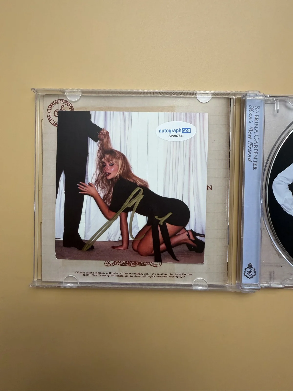 SIGNED Sabrina Carpenter Man’s Best Friend CD Album ACOA Auth SP28784, image 2