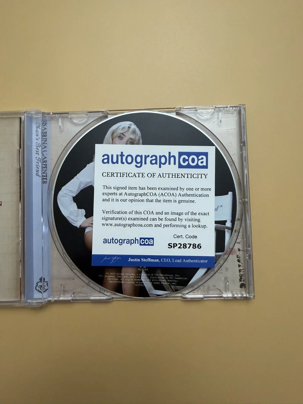 SIGNED Sabrina Carpenter CD Album Man’s Best Friend Autograph SP28786, изображение 3