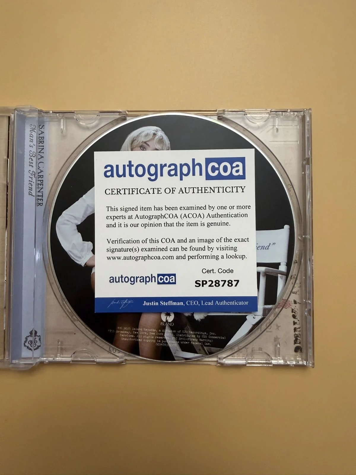 Sabrina Carpenter SIGNED Man’s Best Friend CD ACOA COA SP28787, image 3