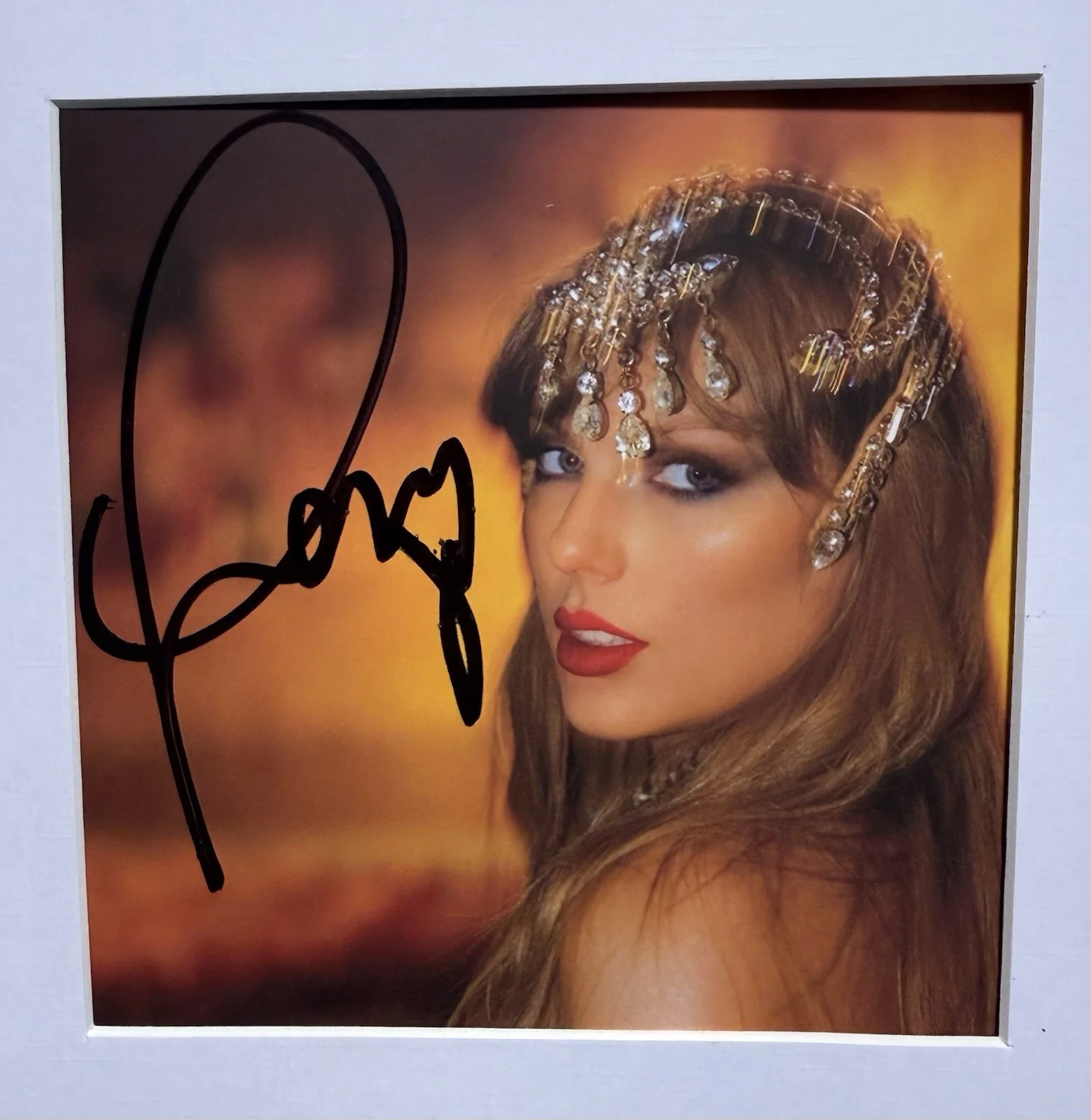 RARE INFINITY HEART Taylor Swift Signed The Life of a Showgirl CD Album Photo #1, изображение 2