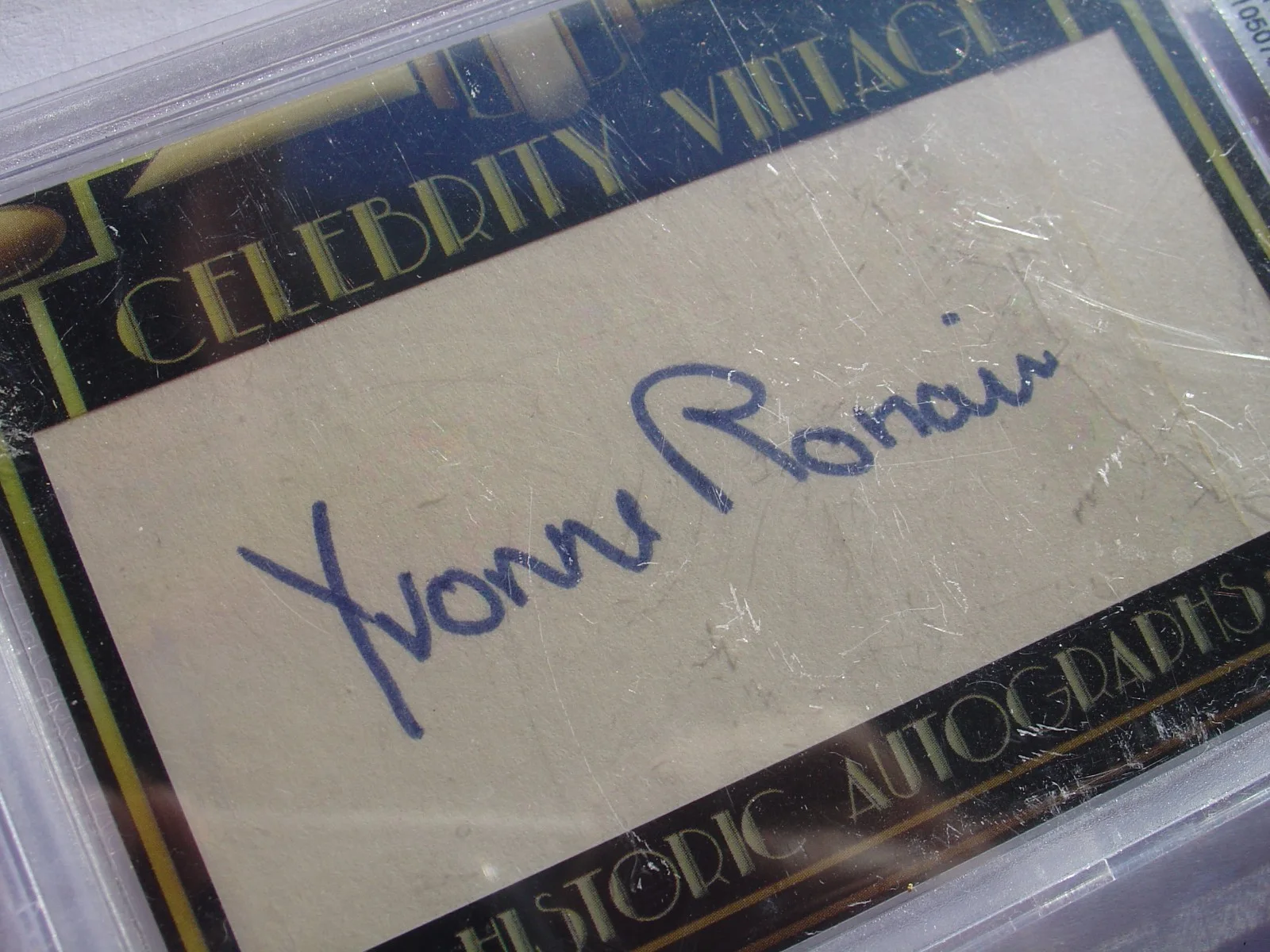 Beckett Grading Celebrity Vintage Yvonne Romain Autograph Signed Card, image 4