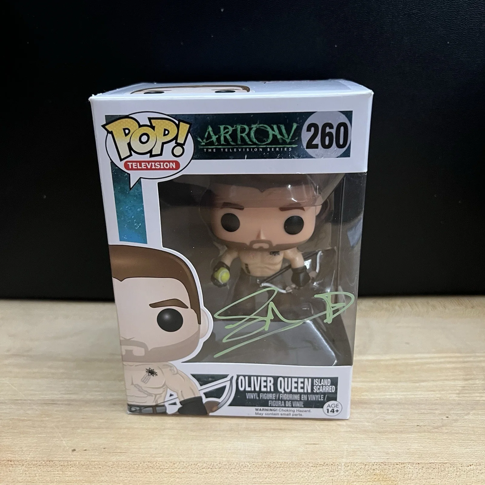 Funko Pop Arrow Oliver Queen Island Scarred Stephen Amell Autograph Beckett COA, image 2