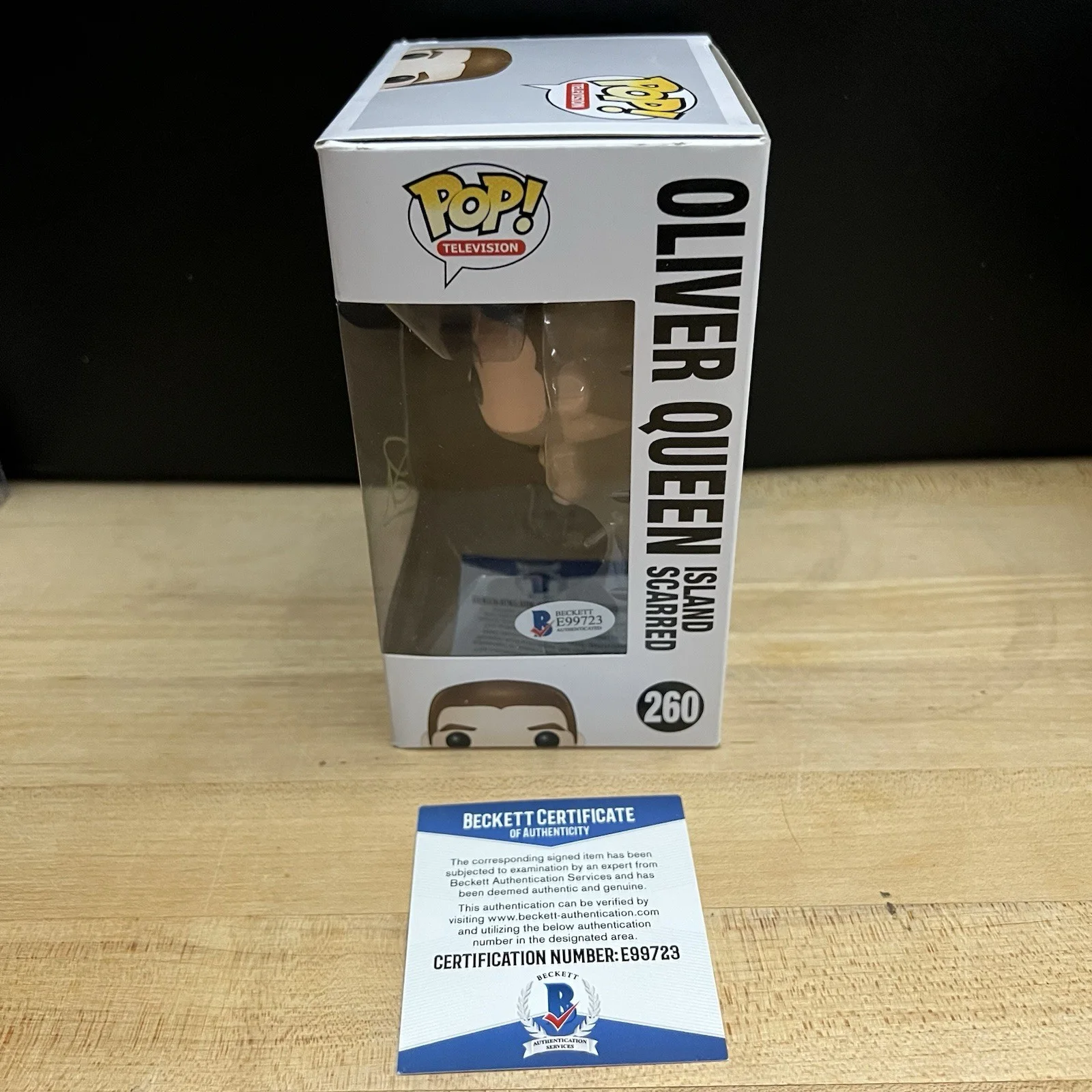 Funko Pop Arrow Oliver Queen Island Scarred Stephen Amell Autograph Beckett COA, image 5