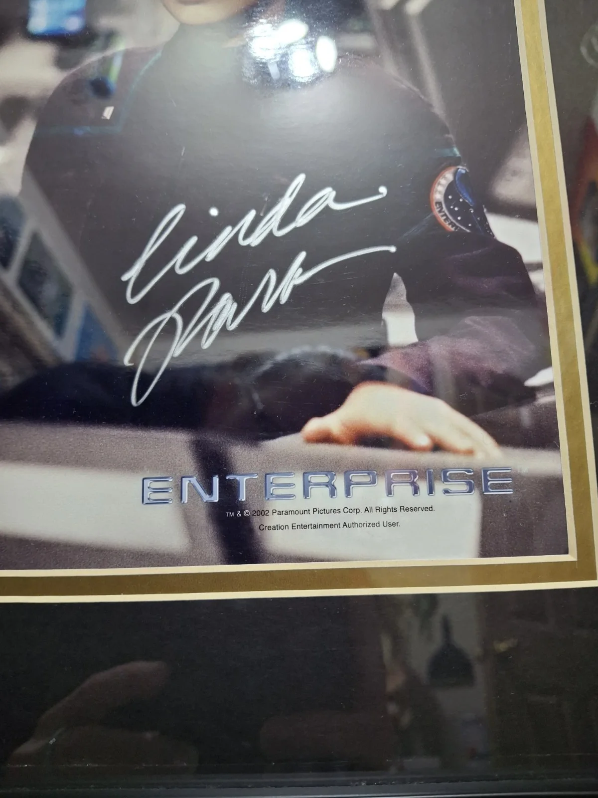 Linda Park — Star Trek Enterprise Signed Photo Linda Park Ens. Hoshi Sato Patch Nameplate, изображение 3
