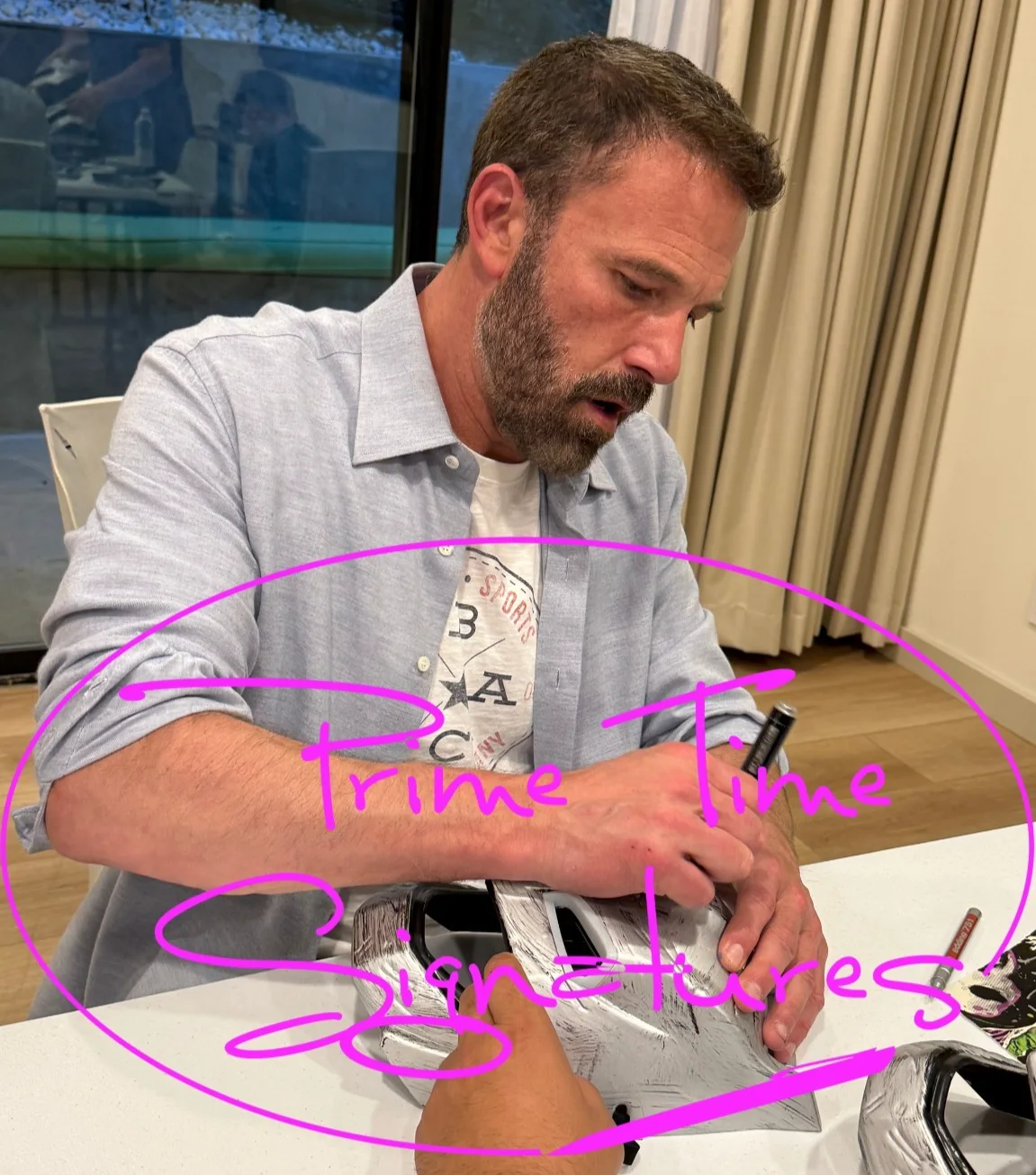 BEN AFFLECK — Ben Affleck Signed Batman Armored Mask Authentic Autograph Beckett Witness, изображение 2