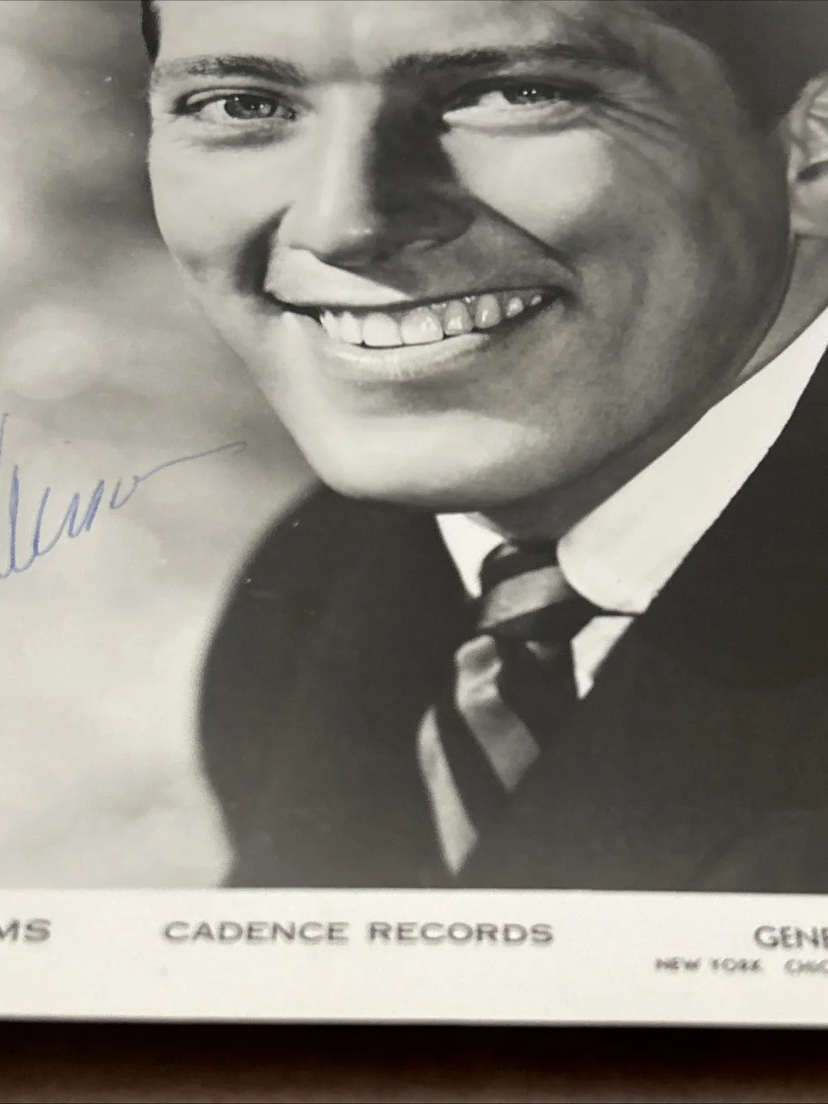 ANDY WILLIAMS Deceased Singer Autographed B&W 8x10 Photo Signed Moon River, image 4