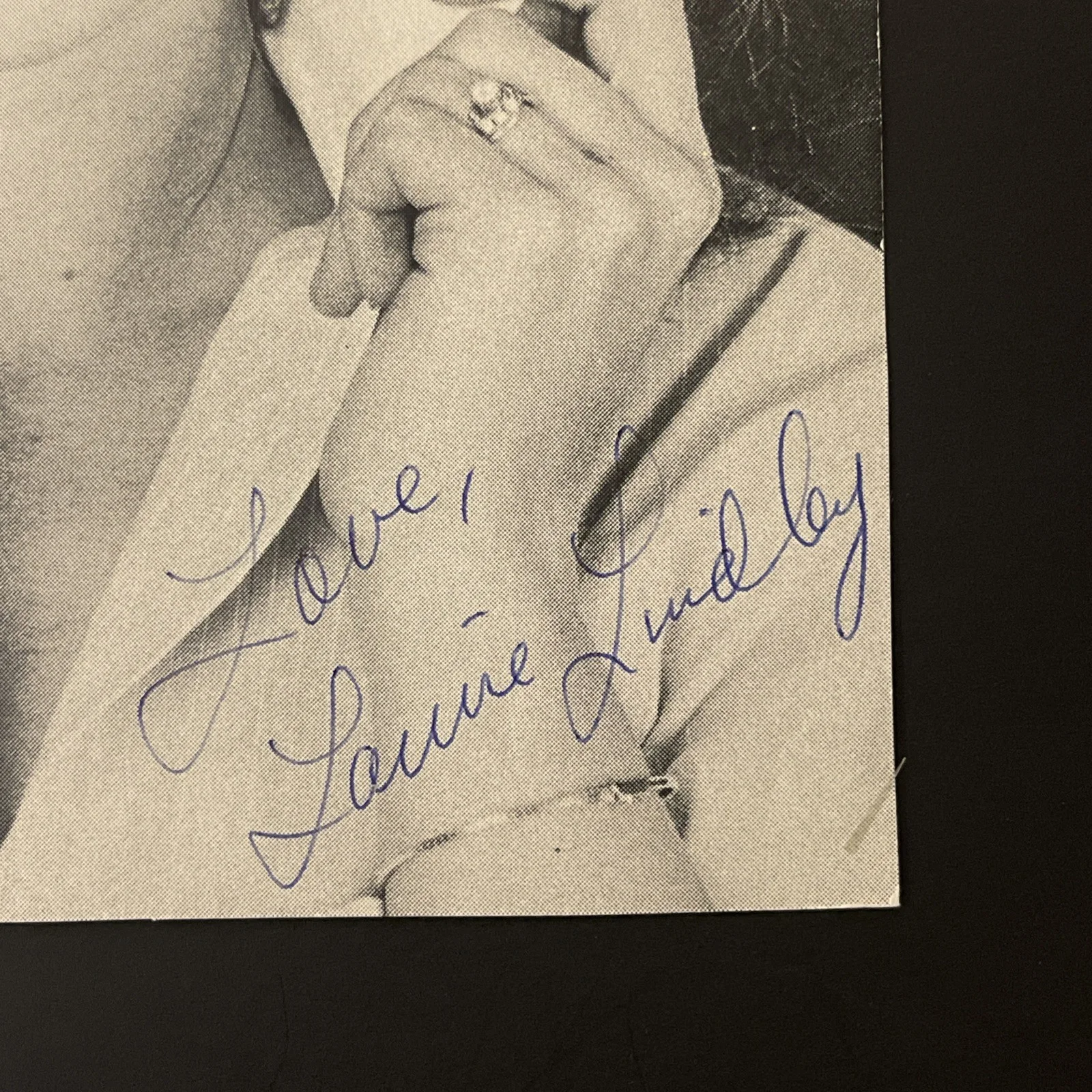 LAURIE LINDLEY: Hand Signed Celebrity Photograph & Comp Card 7 x 9”/ KSK, изображение 2