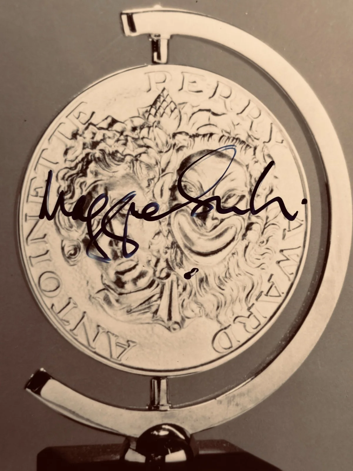 Maggie Smith — MAGGIE SMITH Signed•1990 Tony Award Photo•w/ Todd Mueller Autographs COA LOA, изображение 4