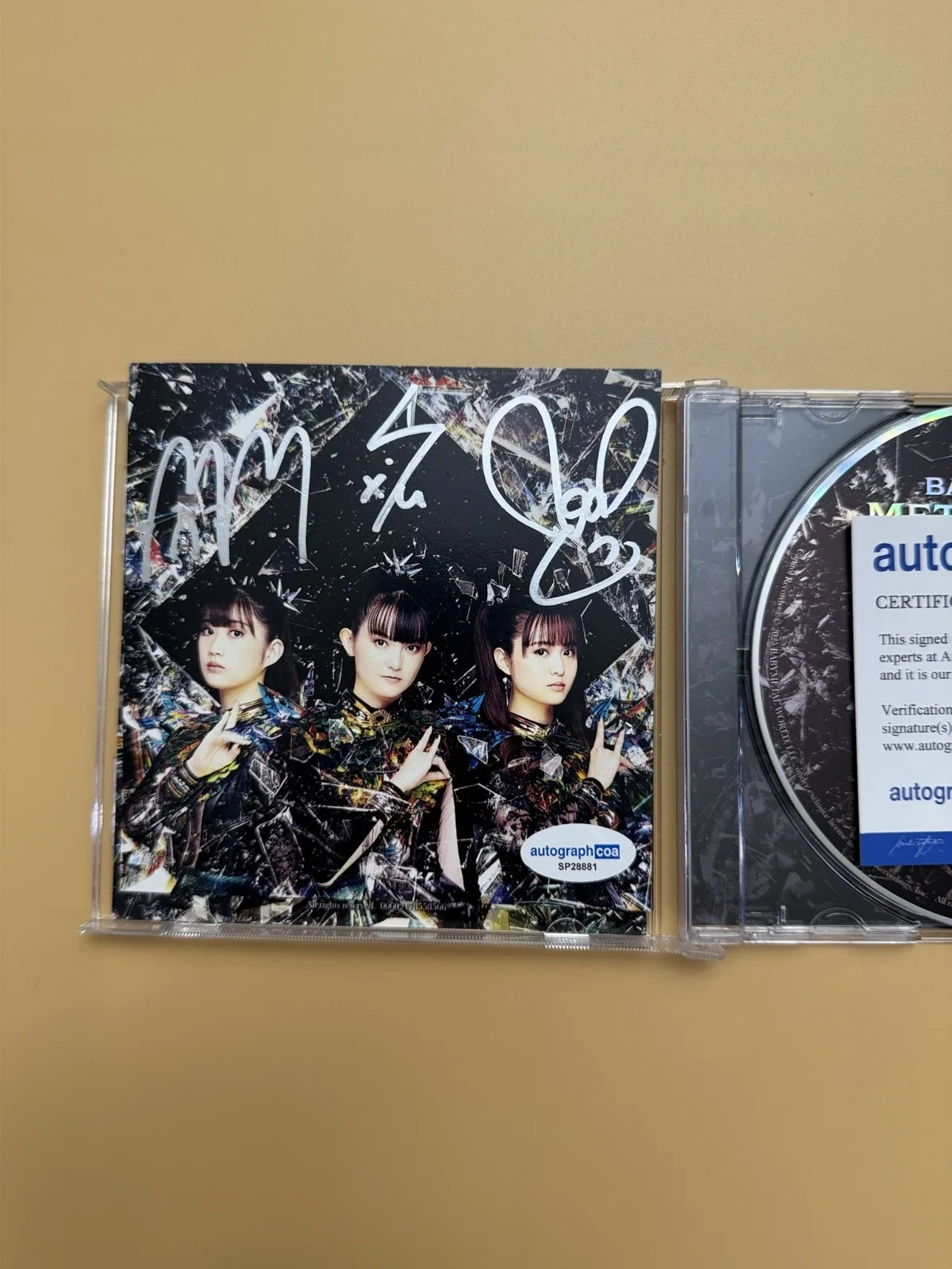 BABYMETAL Metal Forth CD Album SIGNED Autograph ACOA Photo Card SP28881, изображение 2