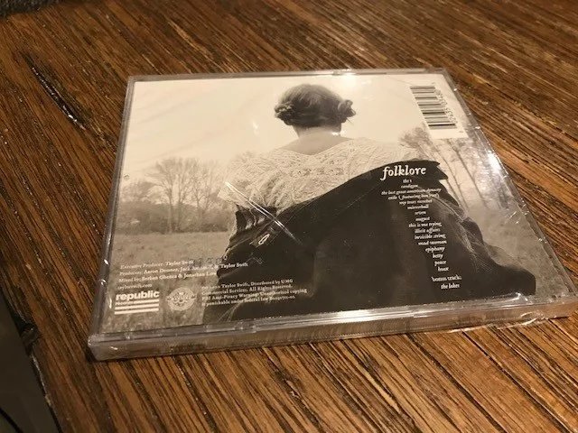 Taylor Swift Signed Autographed Folklore Album CD Brand New And Sealed, изображение 3