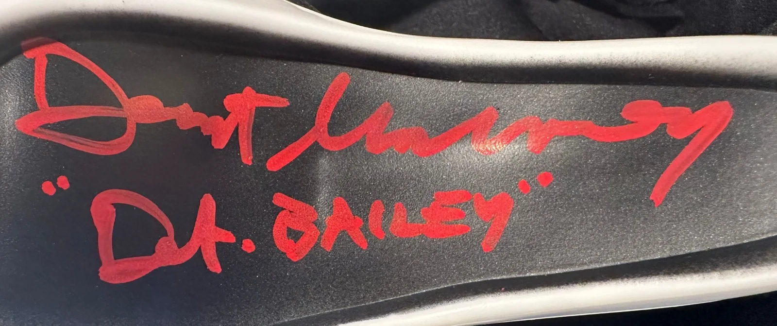 Dermot Mulroney — Dermot Mulroney Signed Ghostface Mask Inscribed Det. Bailey JSA, image 2