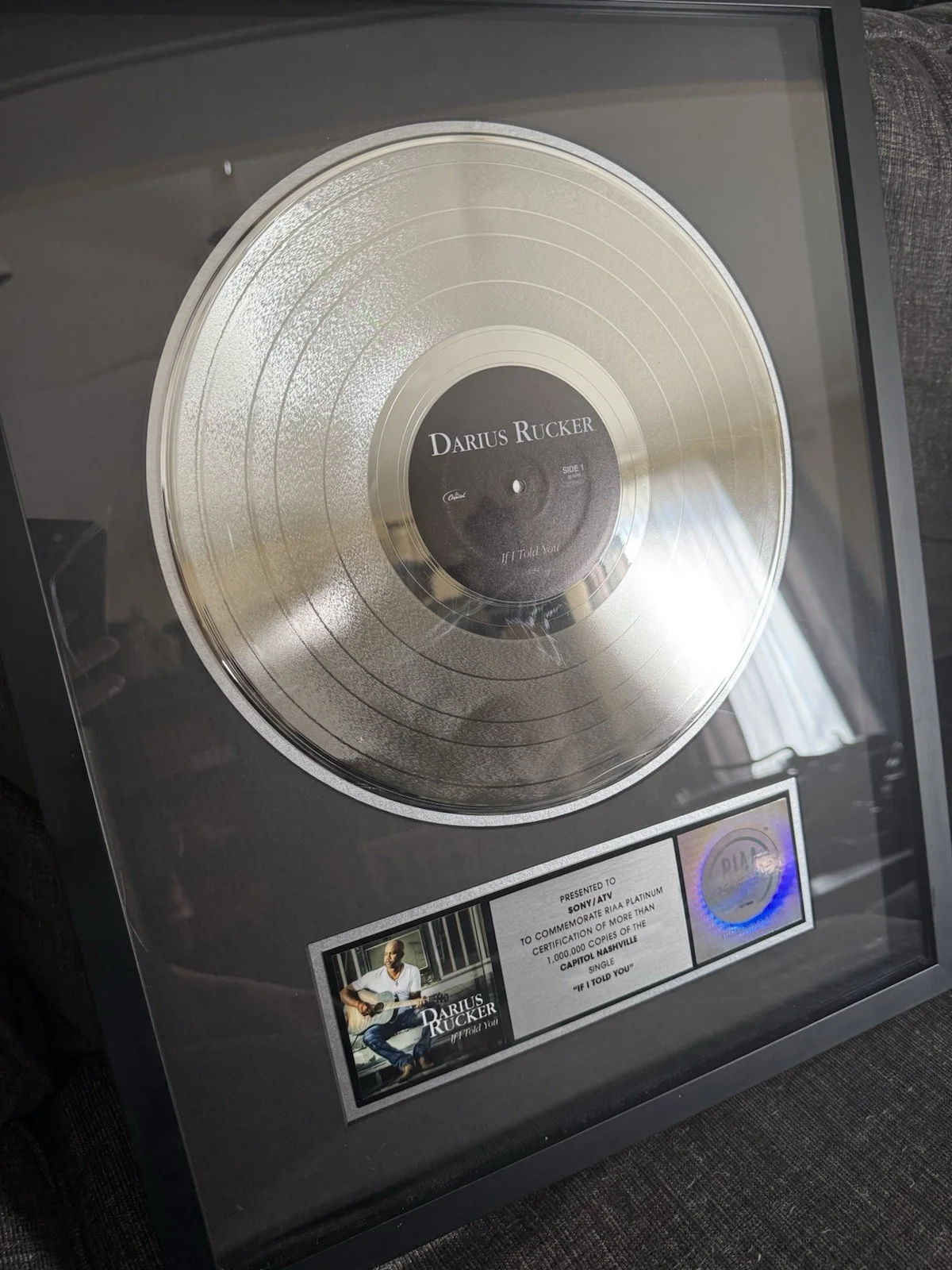 Darius Rucker Framed RIAA Award For ‘If I Told You’ Single Platinum - Rare!, изображение 2