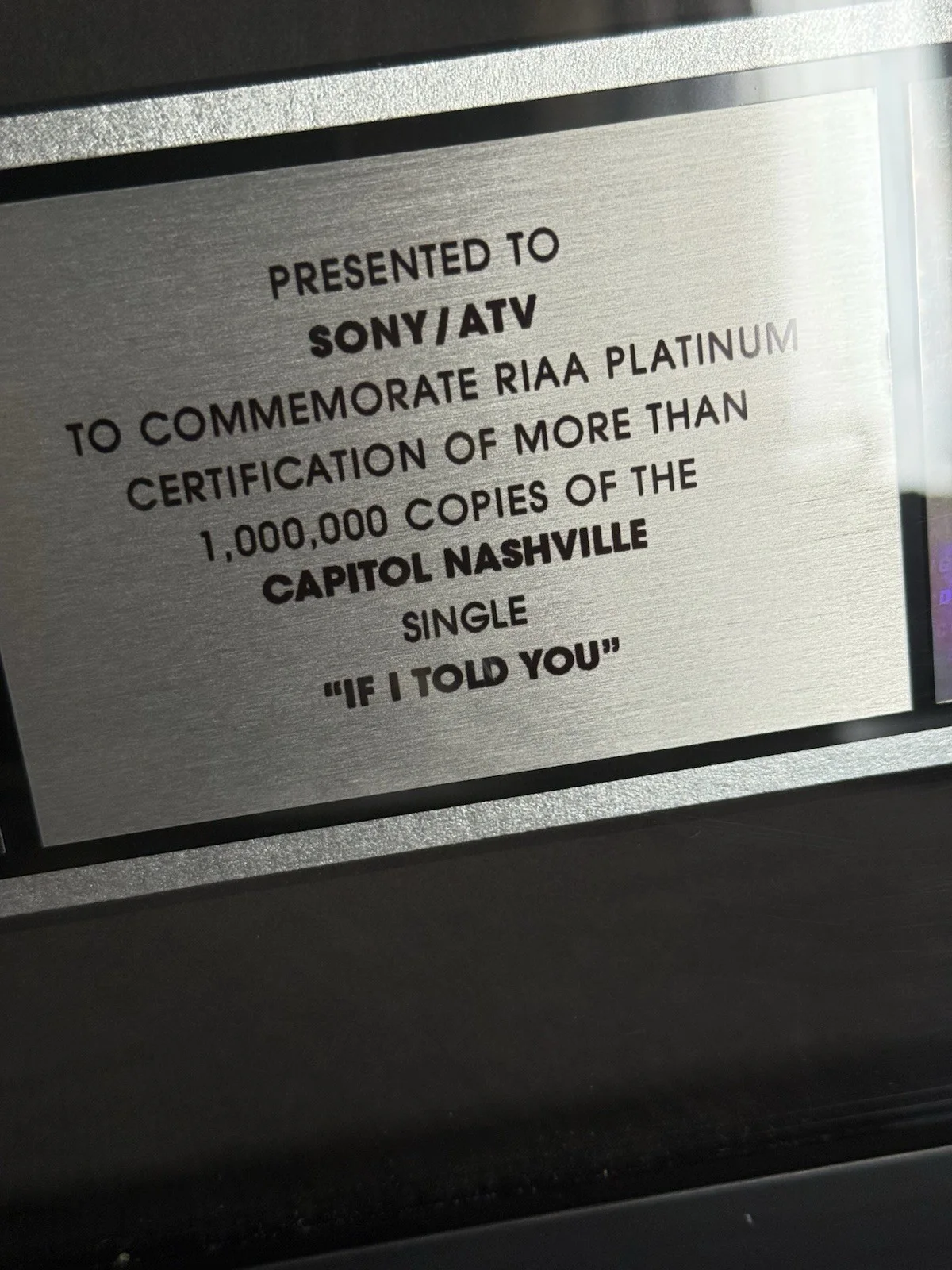 Darius Rucker Framed RIAA Award For ‘If I Told You’ Single Platinum - Rare!, изображение 4