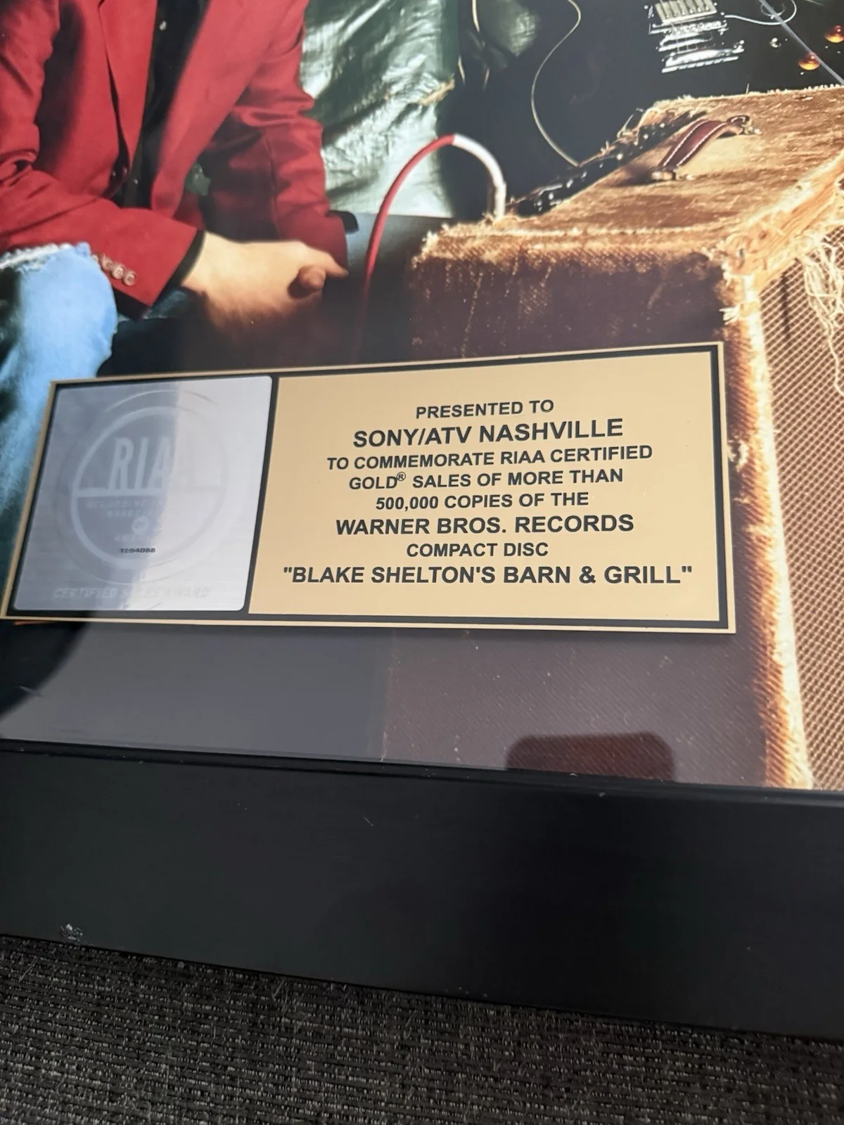 Blake Shelton Framed RIAA Award For ‘Barn & Grill’ - Rare Piece!, изображение 5