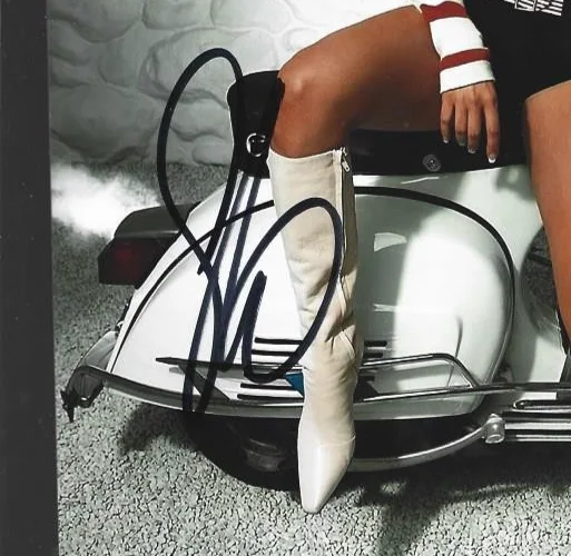 Hand signed 8 x 10 Photo Jennifer Lopez, image 2