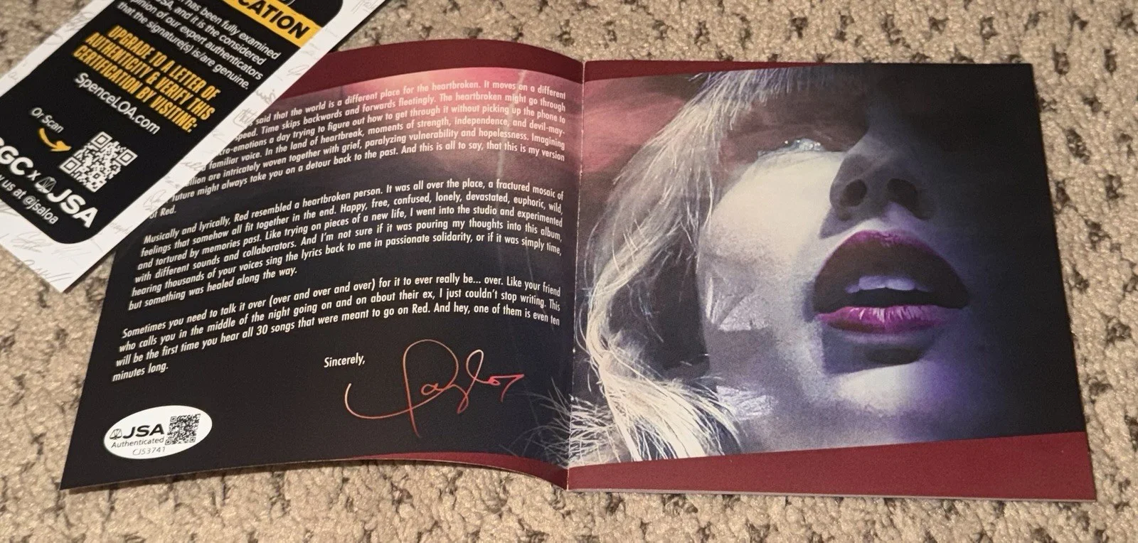 TAYLOR SWIFT SIGNED RED CD BOOKLET JSA AUTOGRAPHED VERSION AUTOGRAPH, image 2