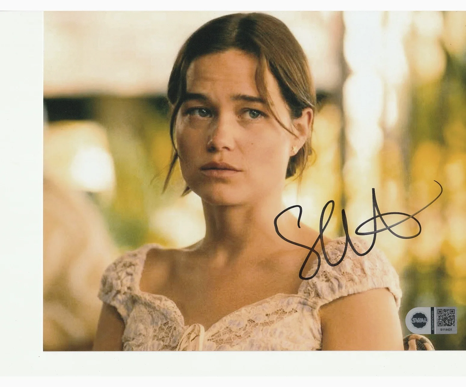 Sarah Catherine Hook — Sarah Catherine Hook The White Lotus Authentic Signe 8x10 Photo SWAU COA CERT 2