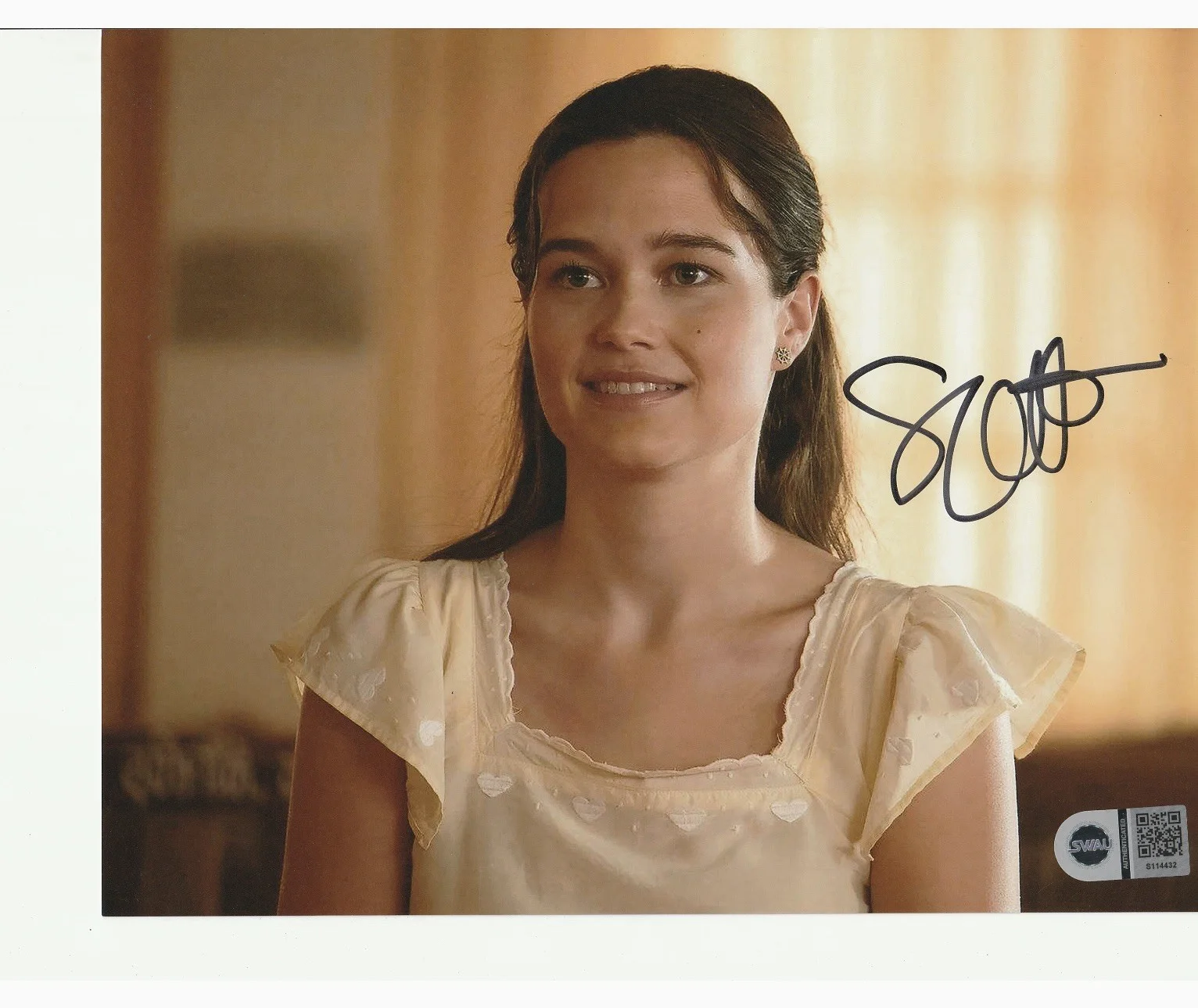 Sarah Catherine Hook — Sarah Catherine Hook The White Lotus Authentic Signe 8x10 Photo SWAU COA CERT
