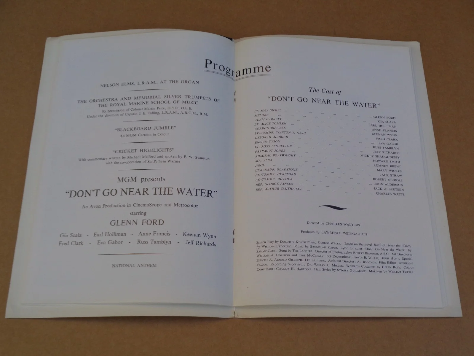 Glenn Ford - Don't Go Near The Water - 1958 UK Gala Premiere Brochure, изображение 3