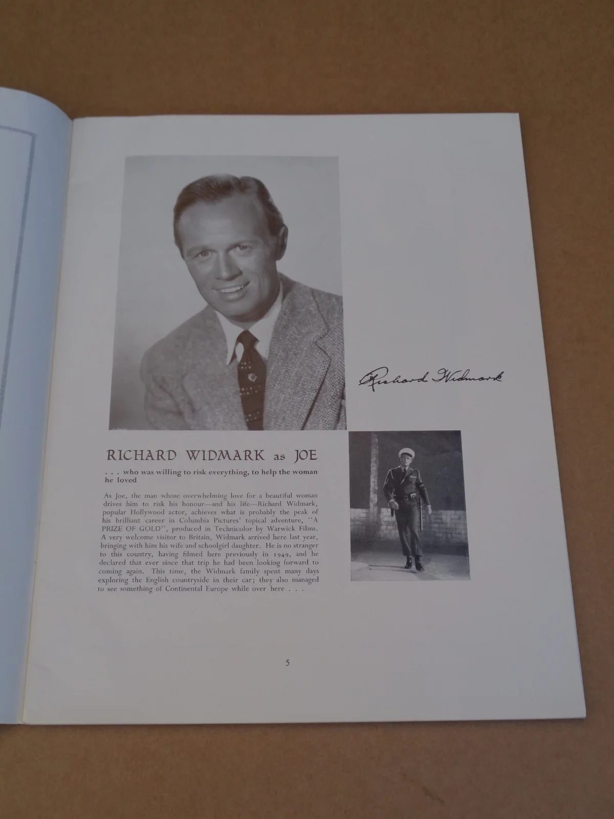 Richard Widmark - A Prize Of Gold - 1955 UK World Premiere Brochure, изображение 2