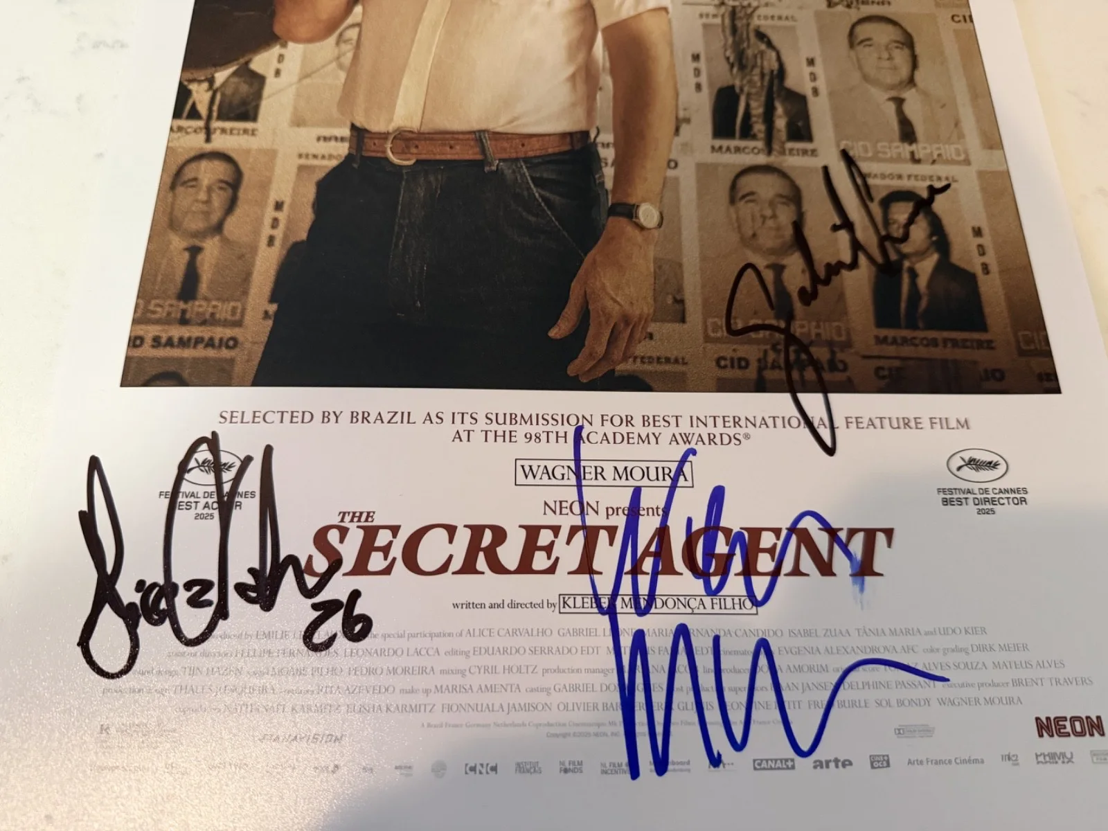 Gabriel Leone — The Secret Agent SIGNED AUTOGRAPH 11x17 PHOTO POSTER Wagner Moura Gabriel Leone, изображение 2