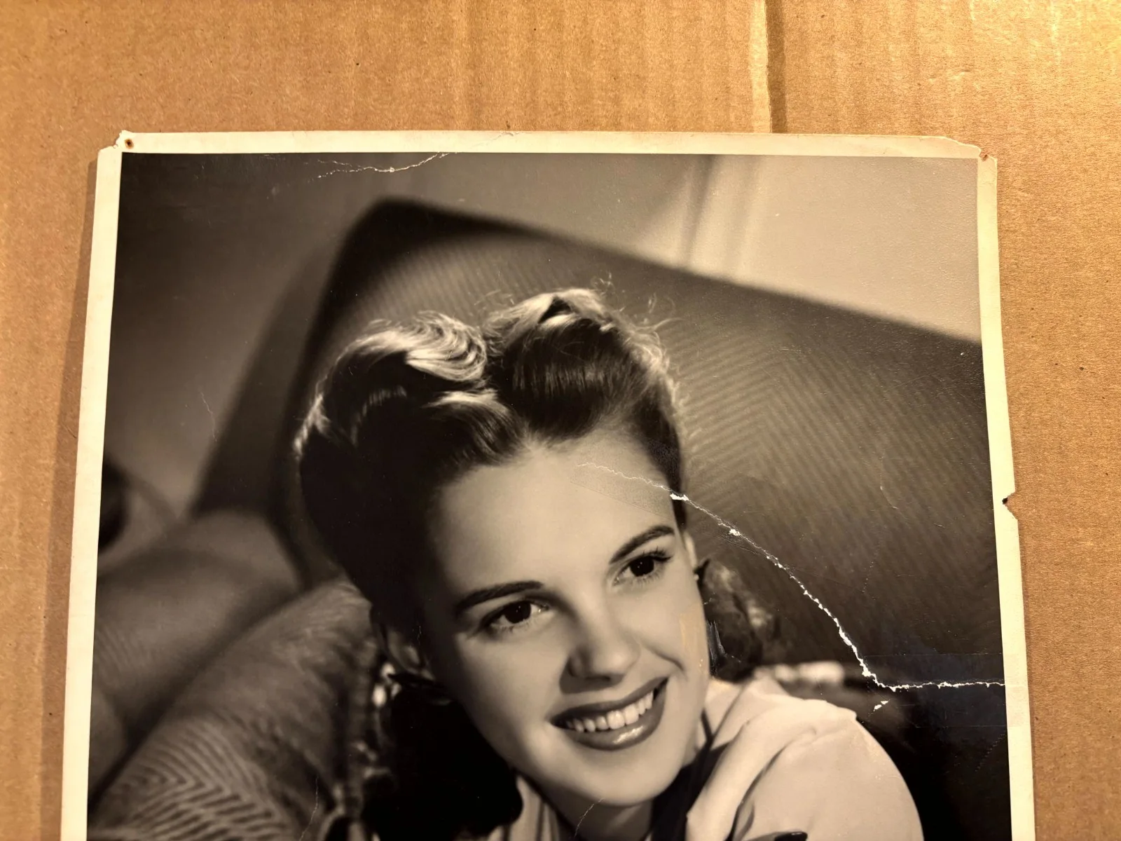 Judy Garland Extremely Rare Early Autographed Oversize 10/13 Photo 40s, image 2