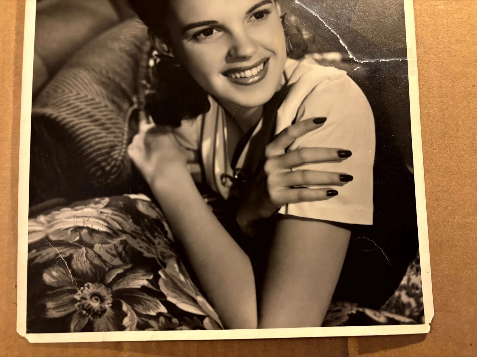 Judy Garland Extremely Rare Early Autographed Oversize 10/13 Photo 40s, image 3