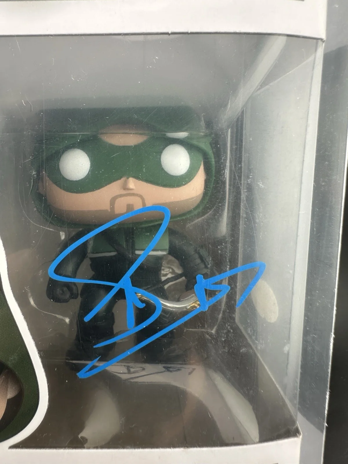 Stephen Amell — Stephen Amell Signed The Arrow Funko #207 Beckett BGS CERT, image 2