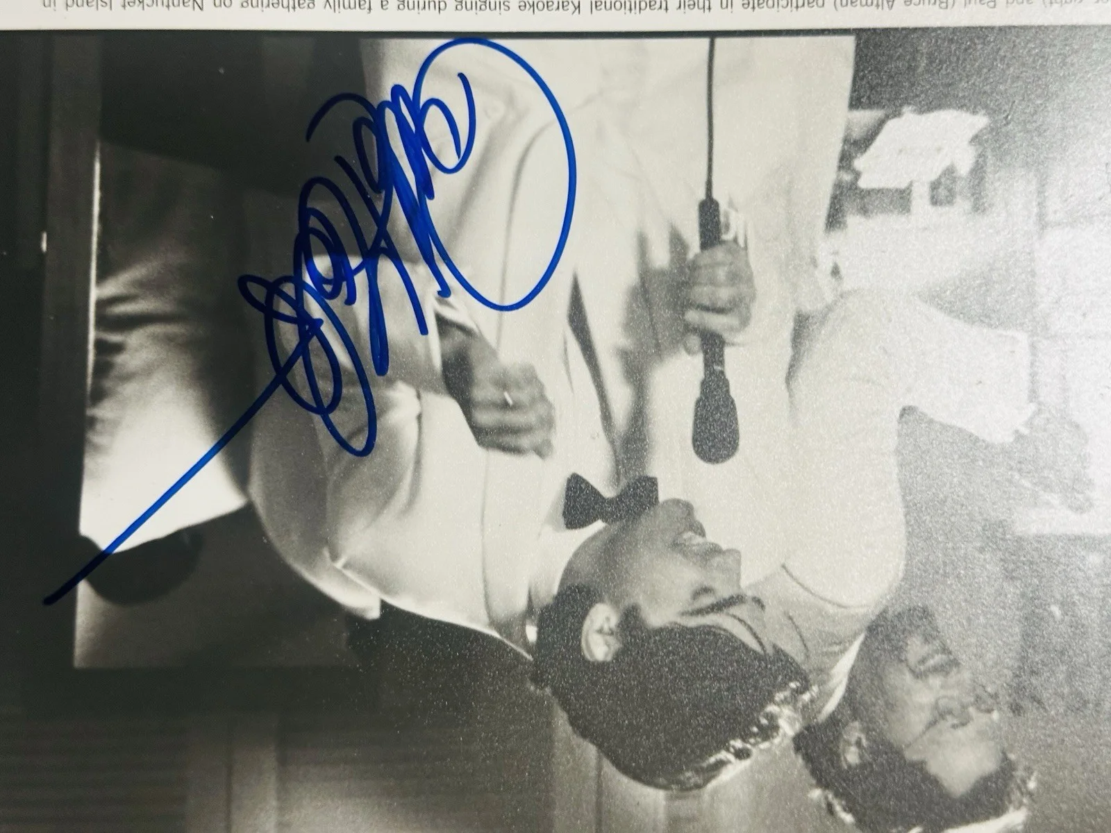 Peter Gallagher — Peter Gallagher signed To Gillian On Her 37th Birthday 8x10 B&w Original photo, изображение 3