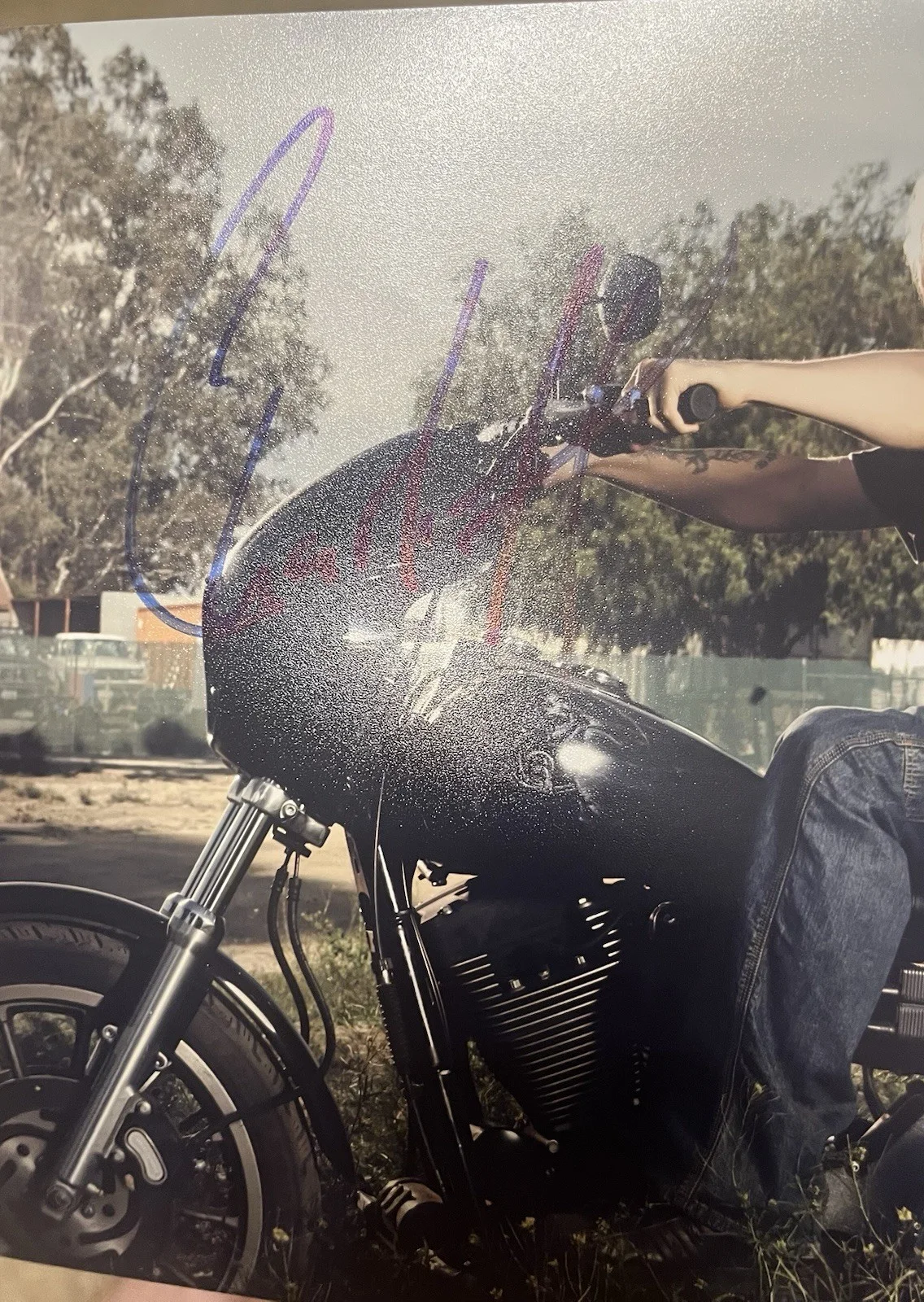 CHARLIE HUNNAM — Charlie Hunnam Signed 8x10 Photo as Peter Weller on Sons of Anarchy JSA COA, изображение 4