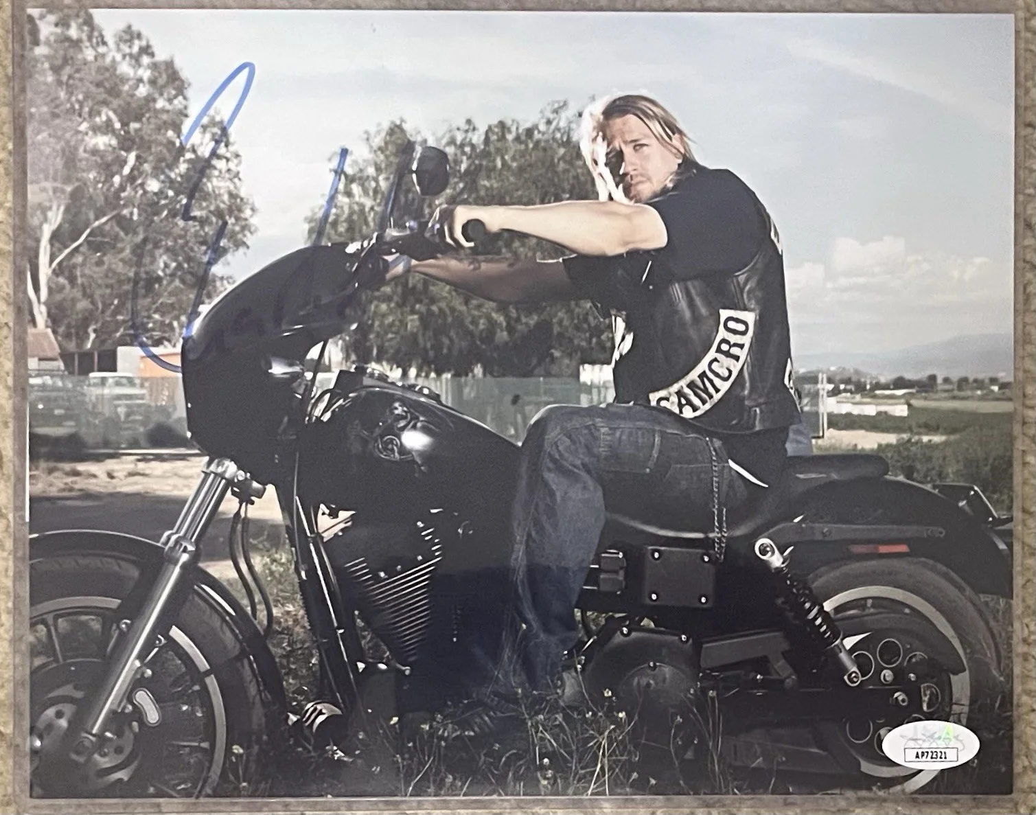CHARLIE HUNNAM — Charlie Hunnam Signed 8x10 Photo as Peter Weller on Sons of Anarchy JSA COA, изображение 5