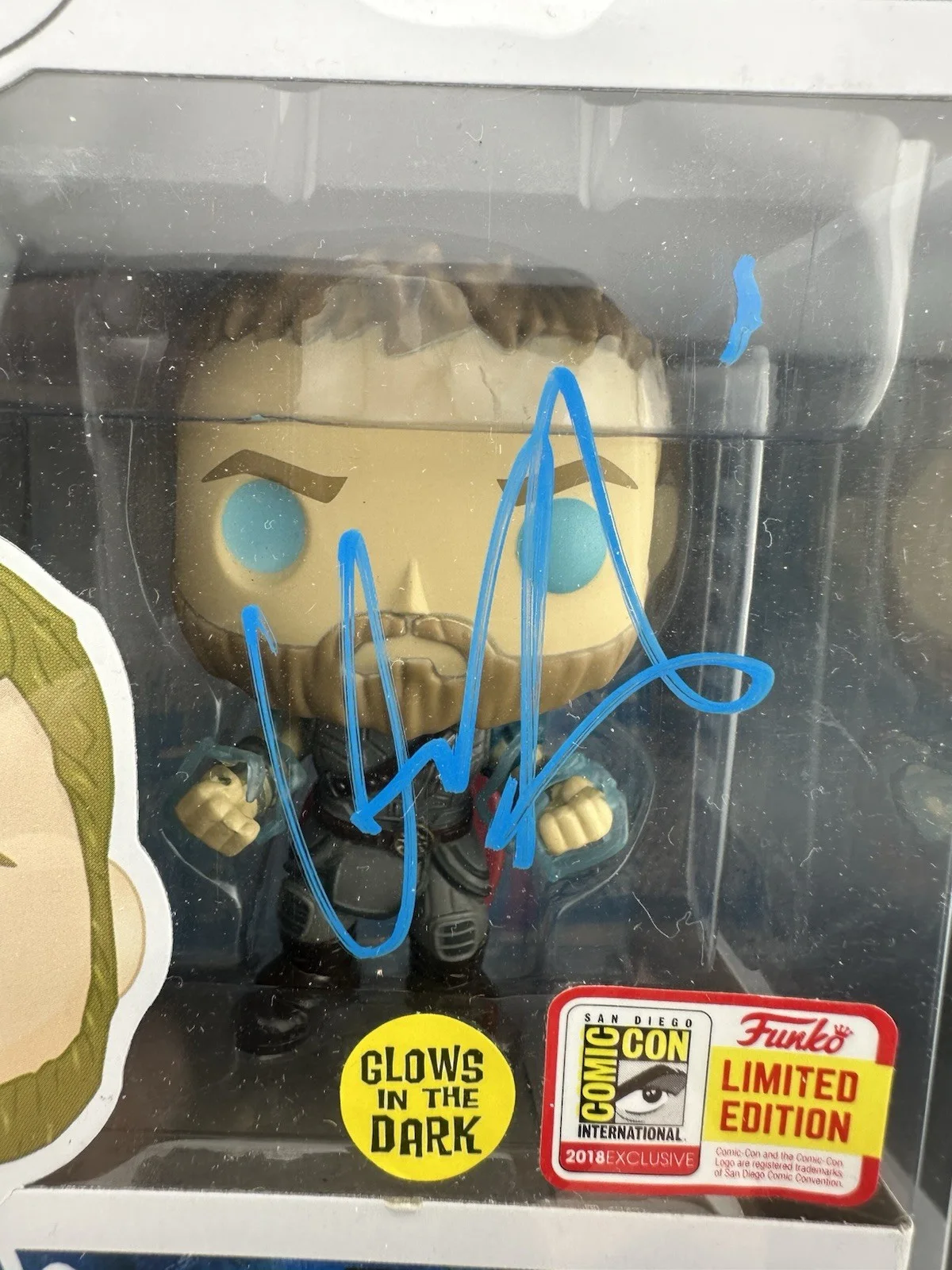 Chris Hemsworth — CHRIS HEMSWORTH Signed THOR 335 Funko Pop MARVEL Avengers Ragnarok SWAU QR COA, image 2
