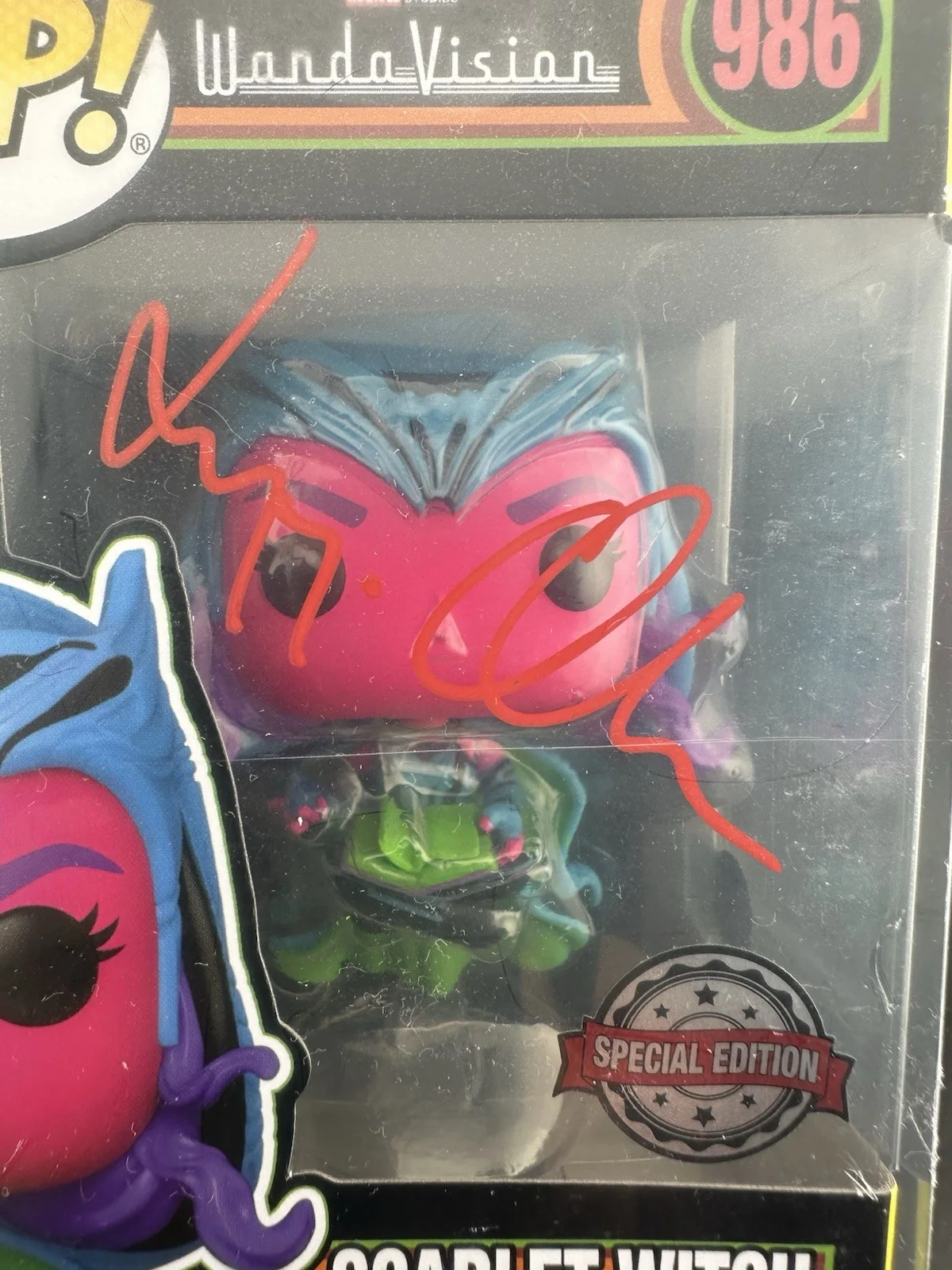 Elizabeth Olsen — Elizabeth Olsen Signed Wandavision Scarlet Witch Funko Pop 986 Beckett Witness, изображение 2