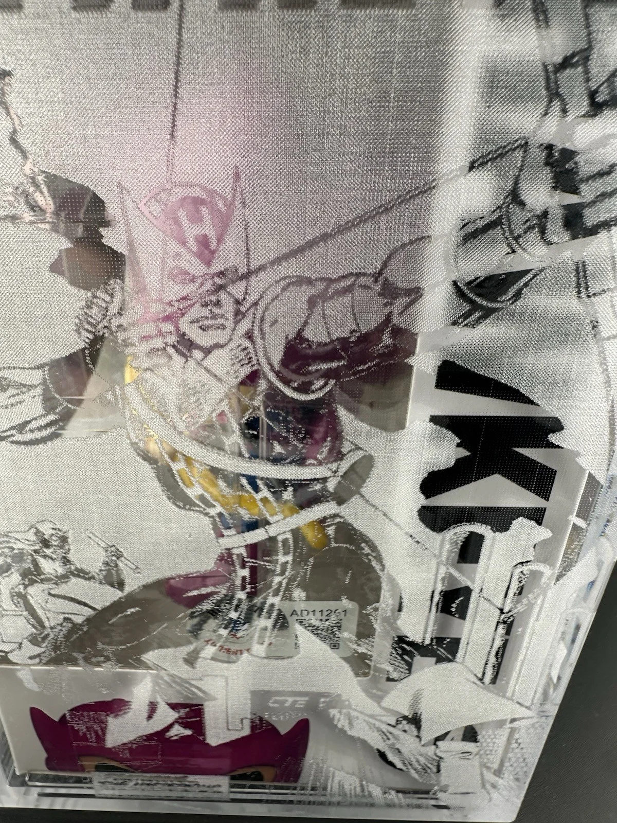 Jeremy Renner — DELUXE SPECIAL HAWKEYE CASE Jeremy Renner Signed Hawkeye Funko Pop 914 Beckett, image 2