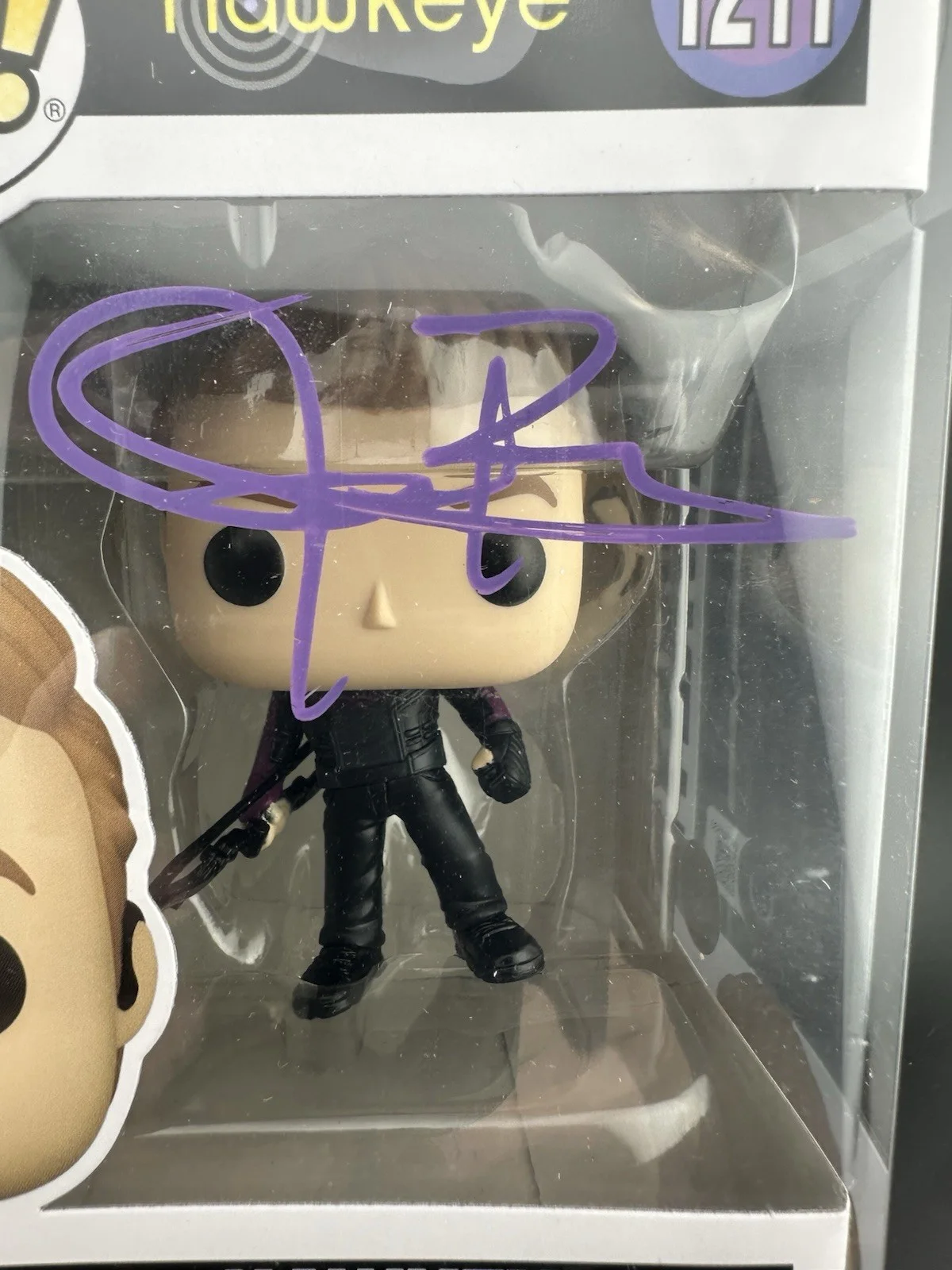 Jeremy Renner — Jeremy Renner Signed Hawkeye Avengers Funko Pop 1211 BAS Beckett Witnessed, изображение 2