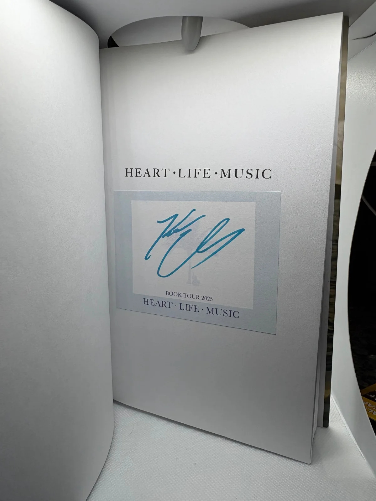 Kenny Chesney Signed Book Tour Autograph, image 2