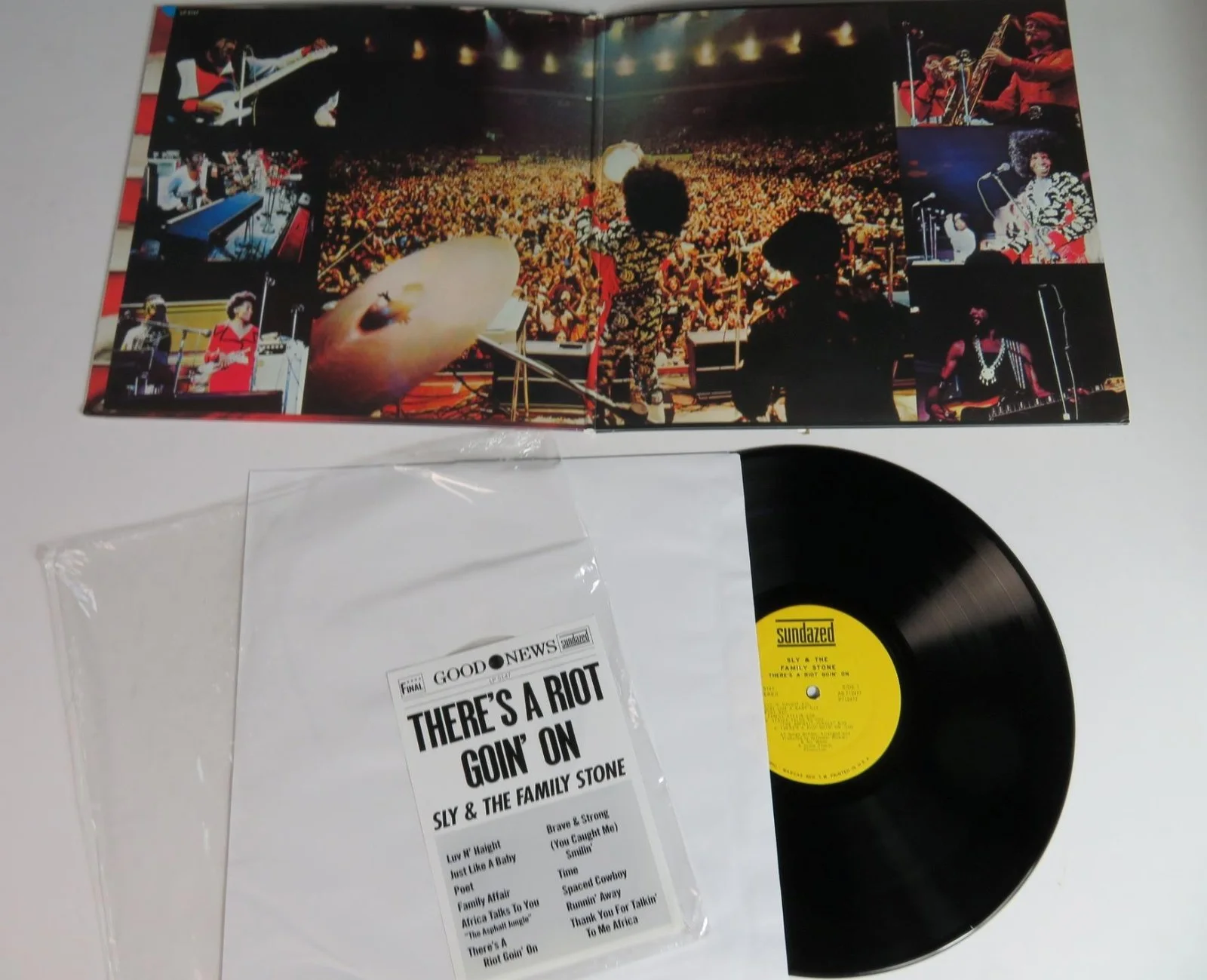 Sly Stone SLY & THE FAMILY STONE Signed "There's A Riot" Vinyl Album LP JSA BAS, изображение 3