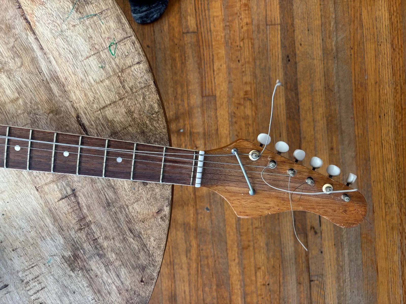 Vintage Electric Guitar Signed by Mark St. John (KISS – Animalize Era), изображение 3