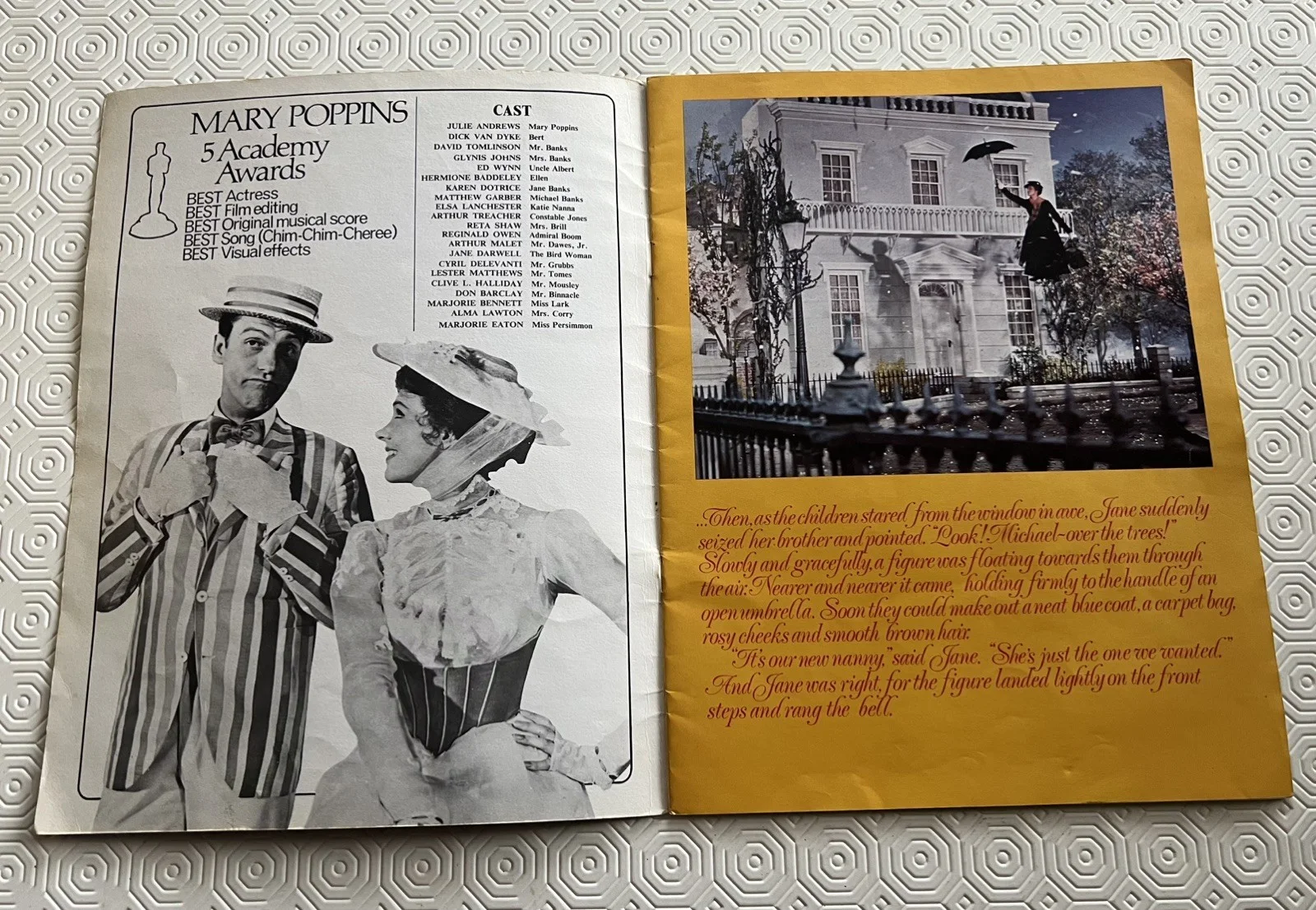 Mary Poppins Original Movie Brochure Walt Disney Julie Andrews VGC 1973, изображение 3