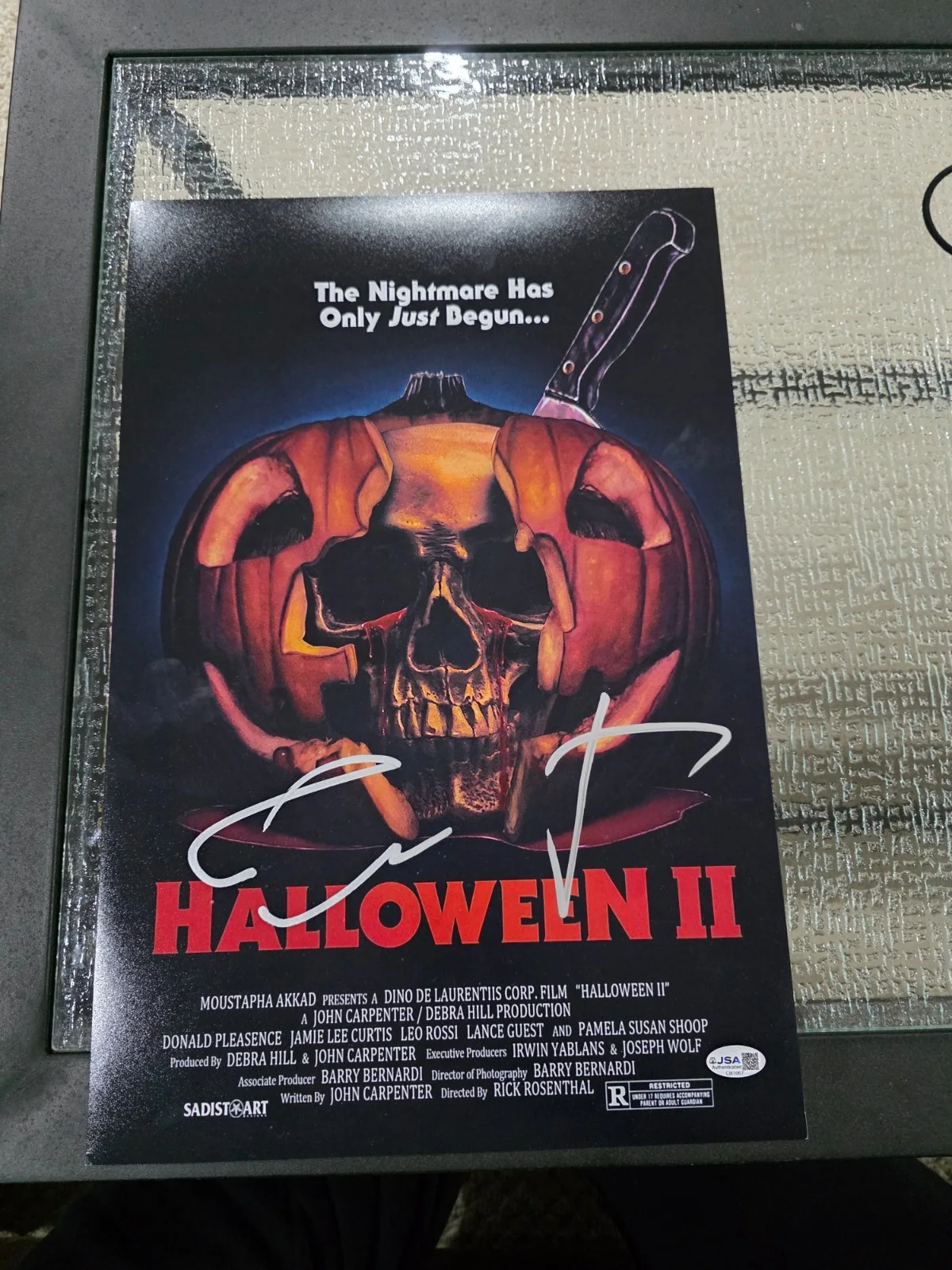 Jamie Lee Curtis — Jamie Lee Curtis HALLOWEEN Movie Signed Autographed 12x18 Photo JSA