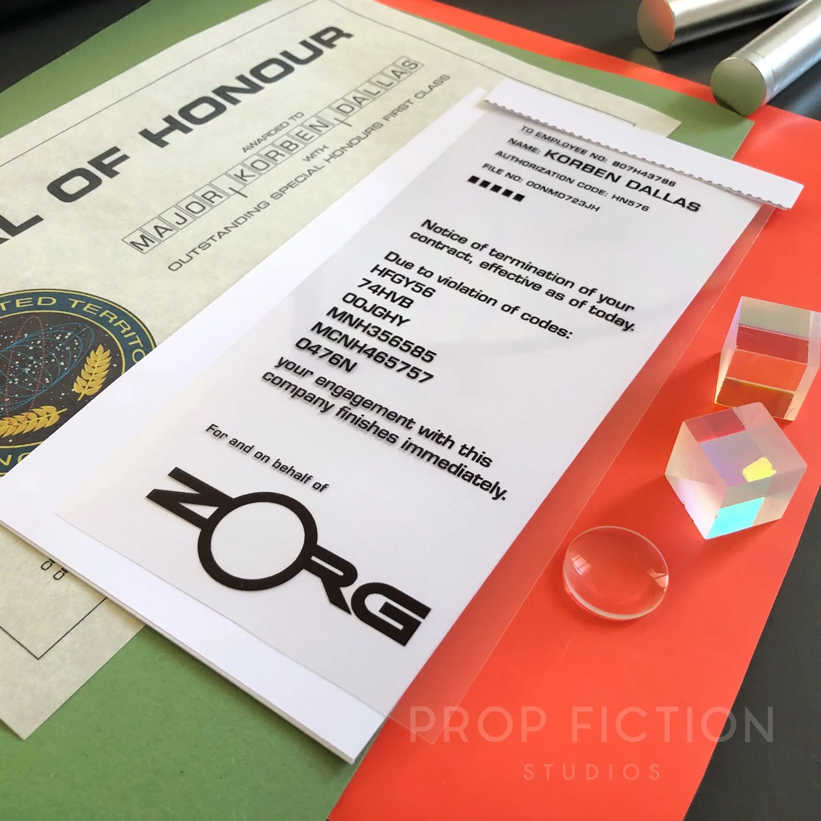 The Fifth Element - Prop Medal of Honor Certificate and NYC Mail Display Set, image 4