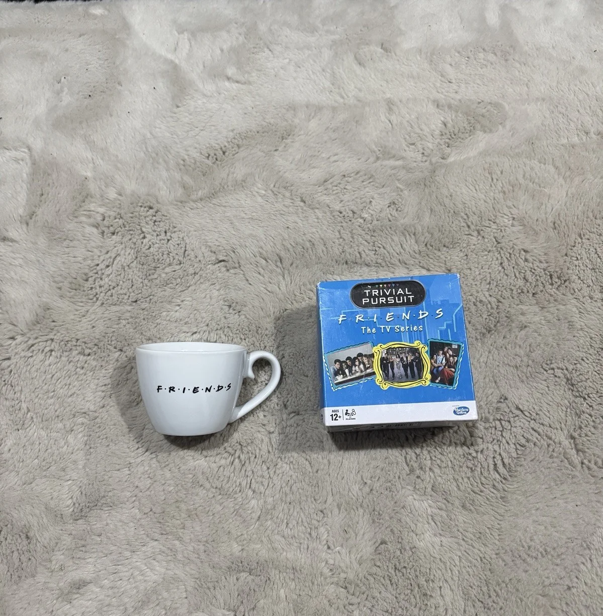 Friends Series Central Perk Mug and Friends Series Trivial Pursuit Game Bundle, изображение 2