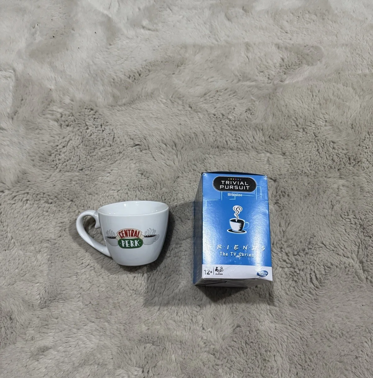 Friends Series Central Perk Mug and Friends Series Trivial Pursuit Game Bundle, изображение 5