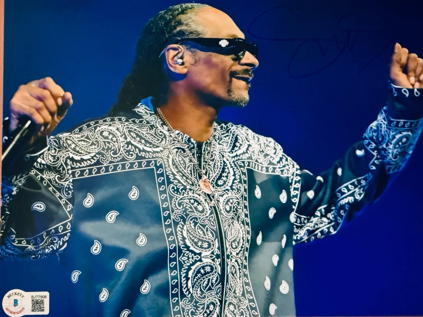 SNOOP DOGG — Snoop Dogg Signed (Beckett) Rapper Super Star Personality 8x10 Autographed BAS