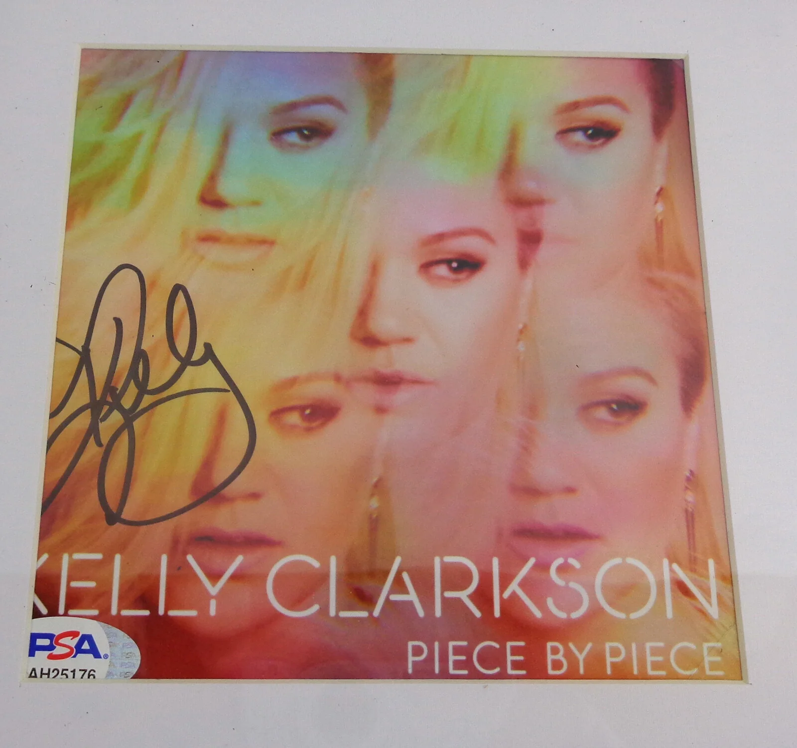 Kelly Clarkson — Kelly Clarkson Signed Autograph Piece By Piece CD Framed PSA/DNA COA, изображение 2